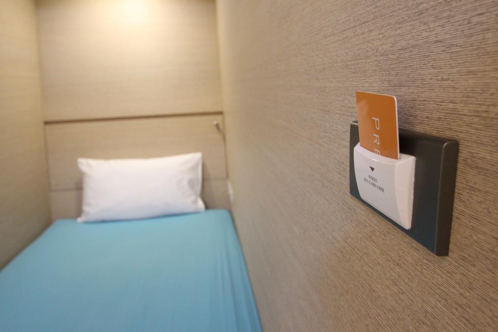 Preme Hostel Bangkok Exteriör bild