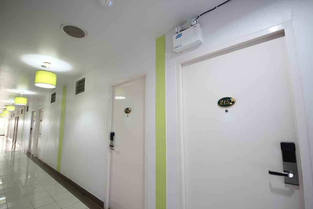 Preme Hostel Bangkok Exteriör bild