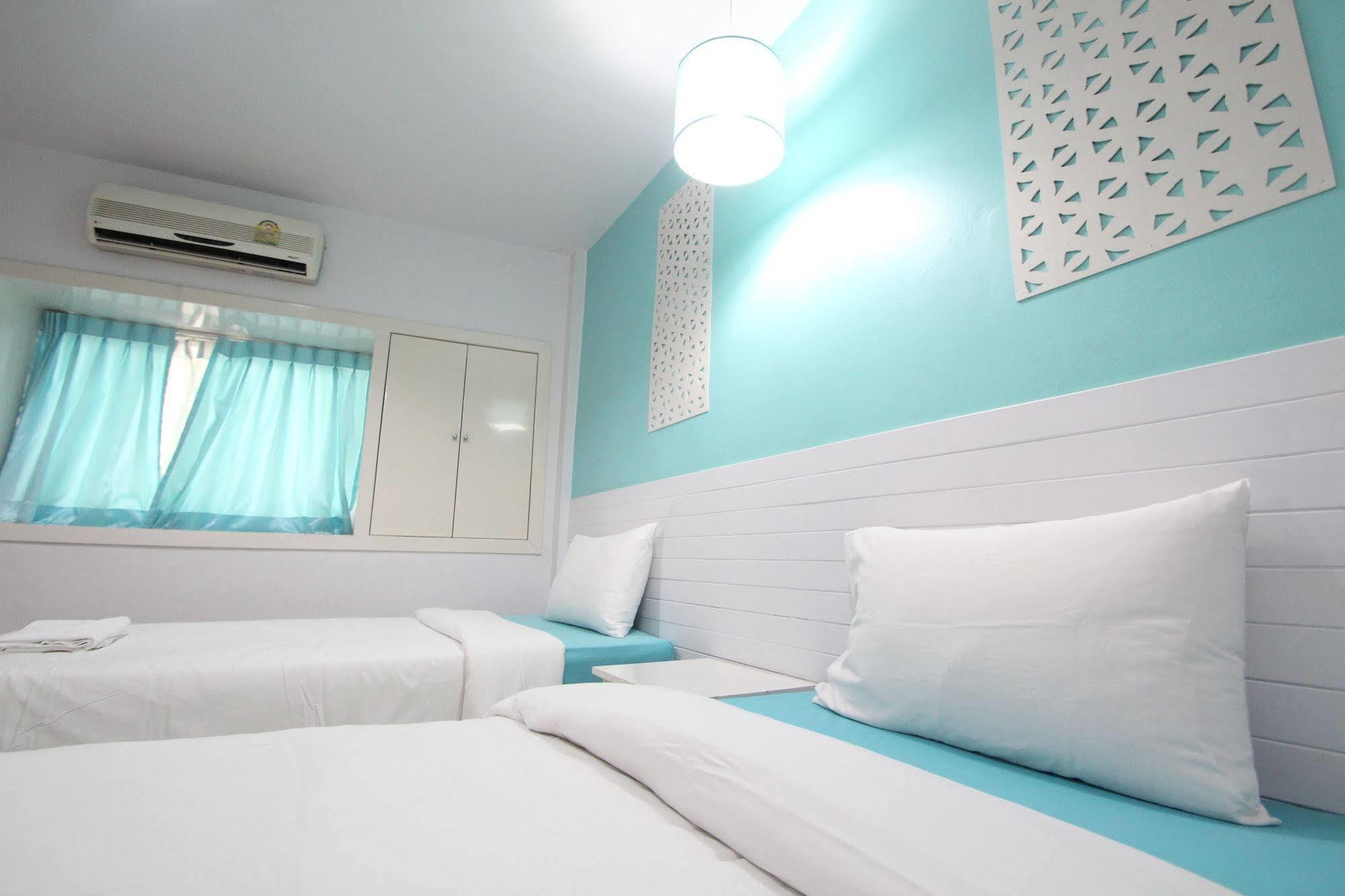 Preme Hostel Bangkok Exteriör bild