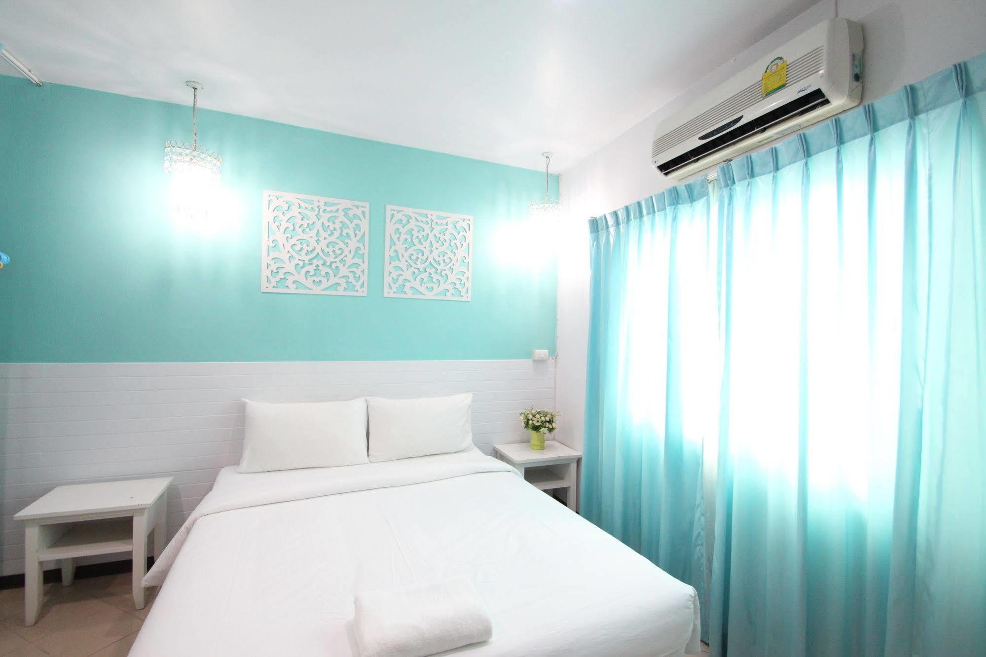 Preme Hostel Bangkok Exteriör bild