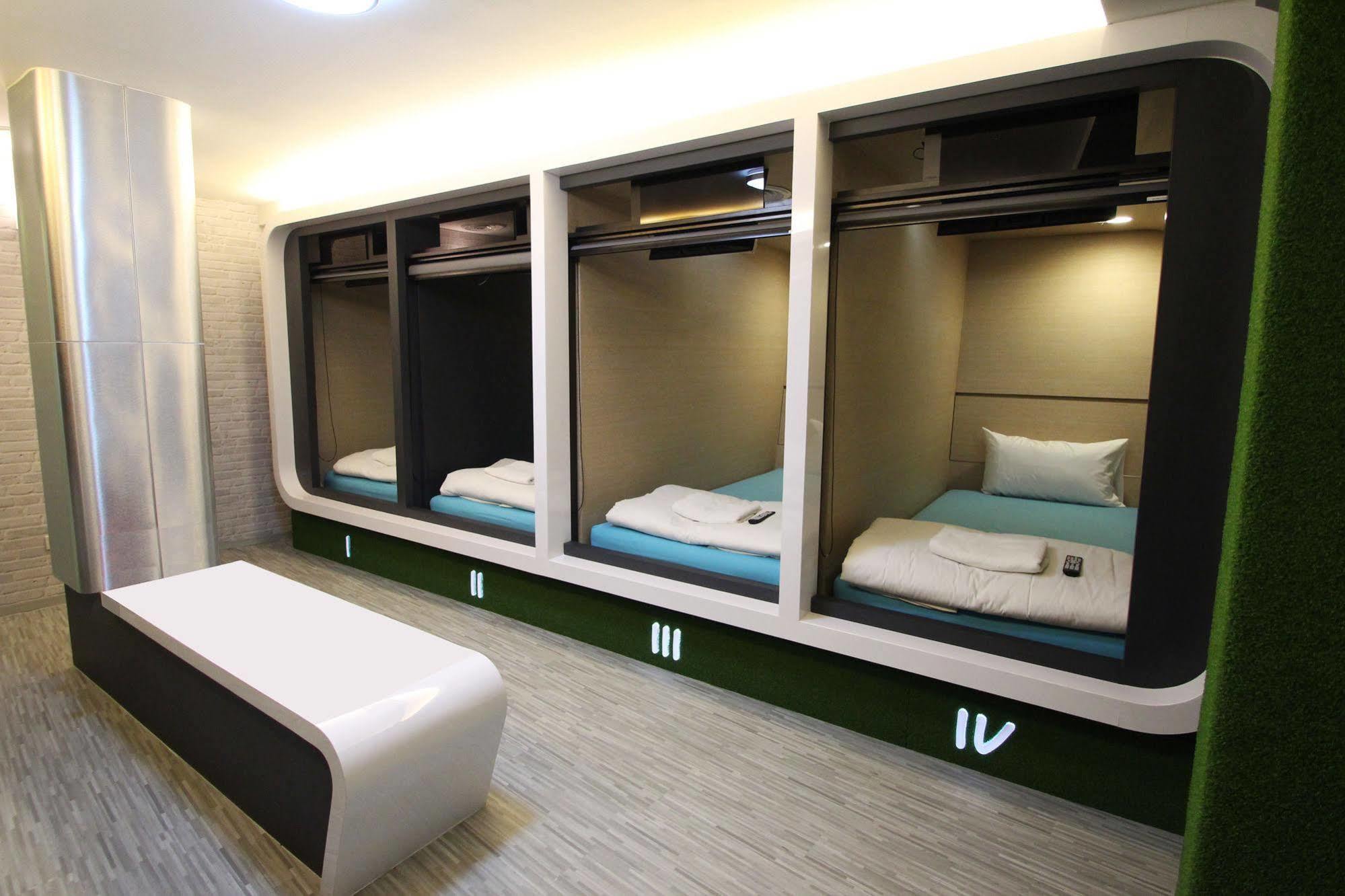 Preme Hostel Bangkok Exteriör bild